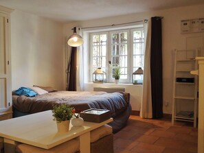 House | Living room | DVD player - Modern House With Terrace, Near the Popular St. Maxime (Plan-de-la-Tour)