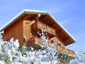 Exterior - Cosy Chalet in Champagny-en-vanoise Near Paradiski Ski Area (Champagny-en-Vanoise)