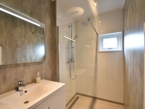 House | Bathroom - Chic Holiday Home in Callantsoog With Private Terrace (Callantsoog)