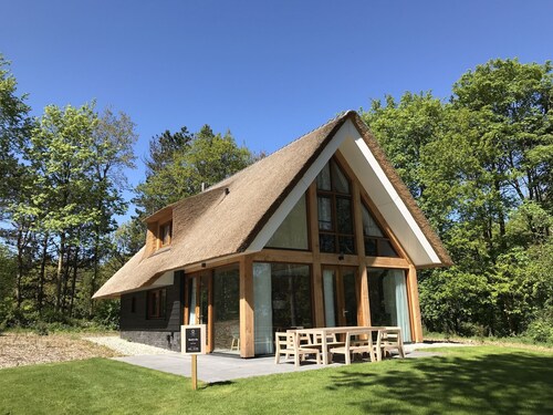 Beautiful Designed Sauna Villa, in National Park De Hondsrug