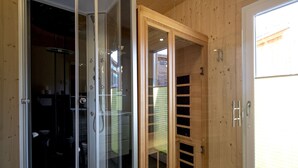 Chalet | Salle de bain | Douche, serviettes fournies