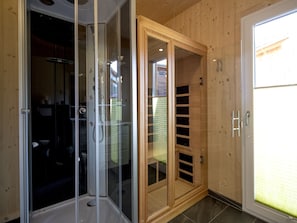 Chalet | Salle de bain | Douche, serviettes fournies