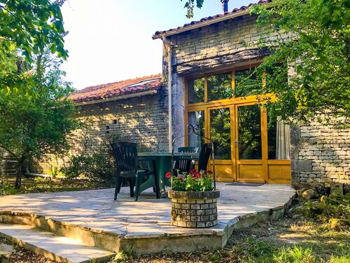 Quaint Holiday Home With Garden in Ranville-breuilaud