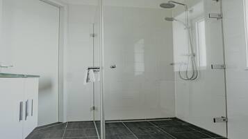 House | Bilik Mandi