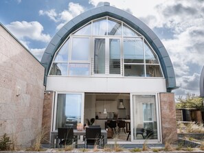 House | Dining - Luxury Apartment Near the Beach (Egmond aan Zee)