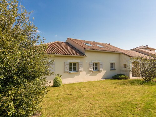 Luxurious Villa in Rouzede With Private Swimming Pool