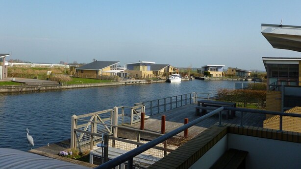House | Pool - Nice Holiday Home With a Private Jetty, in Lemmer (Lemmer)