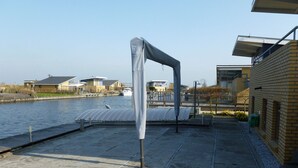House | Balcony - Nice Holiday Home With a Private Jetty, in Lemmer (Lemmer)
