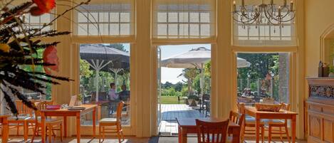 อพาร์ทเมนท์ | ห้องเกม