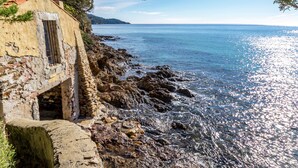 Exterior - Sea-view Holiday Home in Rayol-canadel-sur-mer With Garden (Rayol-Canadel-sur-Mer)