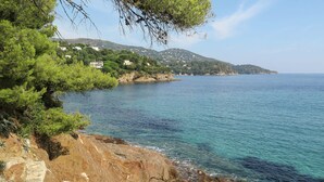 Beach - Sea-view Holiday Home in Rayol-canadel-sur-mer With Garden (Rayol-Canadel-sur-Mer)