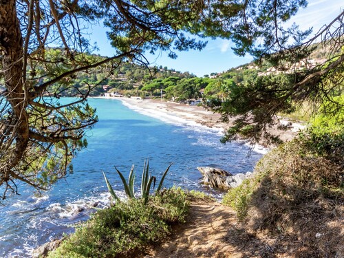 Sea-view Holiday Home in Rayol-canadel-sur-mer With Garden