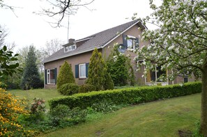Exterior - Holiday Home in Elsendorp With Garden (Elsendorp)