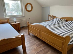 Nhà | 6 phòng ngủ, trang bị nội thất với thiết kế riêng biệt, bộ trải giường 