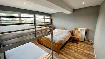 6 habitaciones, muebles diferentes y ropa de cama