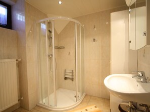 Apartment | Bathroom | Shower, towels
