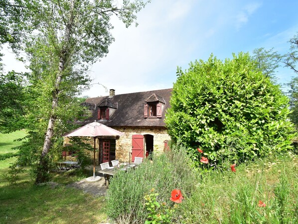 Exterior - Secluded Holiday Home in Saint-cirq-madelon With Terrace (Nabirat)