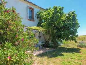 Exterior - Holiday Home in Beziers With Pool and Vineyard (Murviel-les-Beziers)