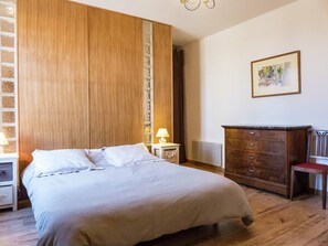 House | Room amenity - Holiday Home in Beziers With Pool and Vineyard (Murviel-les-Beziers)