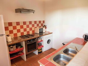 House | Private kitchen - Holiday Home in Beziers With Pool and Vineyard (Murviel-les-Beziers)