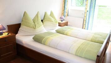 2 habitaciones, muebles diferentes y ropa de cama