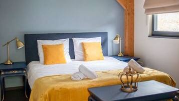 2 bedrooms, individually furnished, iron/ironing board, bed sheets