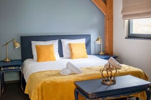 2 chambres, ameublement personnalisé, fer et planche à repasser