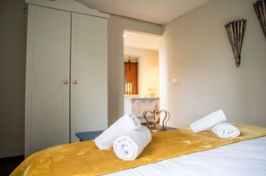 Rumah | 2 kamar tidur dan dilengkapi dengan perabotan berbeda-beda