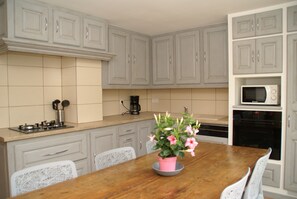House | Dapur peribadi | Dapur, kerusi tinggi 