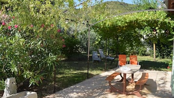 House | Outdoor dining
