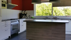 Private kitchen - Beautiful Group Accommodation With Facilities Near the sea (Burgh-Haamstede)