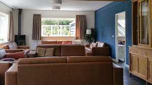 Living room - Beautiful Group Accommodation With Facilities Near the sea (Burgh-Haamstede)
