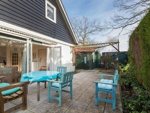 Balcony - Lovely Holiday Home in Kortgene With Private Garden (Kortgene)