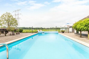 Casa | Piscina | Una piscina cubierta, una piscina al aire libre