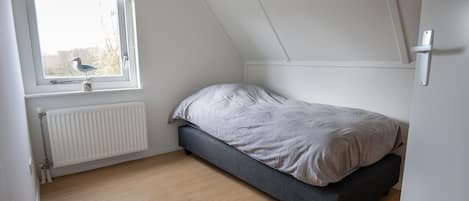 House | 3 bedrooms, individually furnished, bed sheets