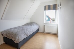 House | 3 bedrooms, individually furnished, bed sheets - Detached Holiday Home near Grevelingenmeer Lake (Zonnemaire)