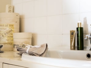 Bathroom - Boutique Holiday Home in Middelburg With Roof Terrace (Middelburg)