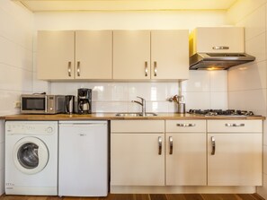 House | Private kitchen - Tasteful Holiday Home in Wemeldinge near Sea (Wemeldinge)