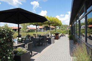Outdoor dining - Terrace Apartment in Kattendijke (Kattendijke)