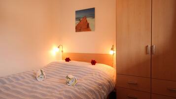 Apartment | 2 bedrooms, individually furnished, bed sheets