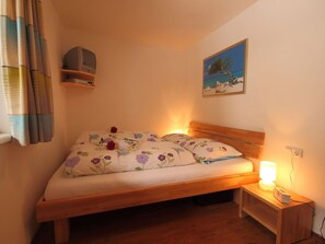 Apartment | 2 bedrooms, individually furnished, bed sheets - Boutique Apartment With Mountain View (Brixen im Thale)