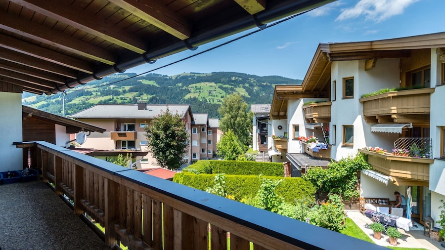 Boutique Apartment With Mountain View