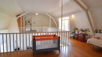 4 bedrooms, individually furnished, cots/infant beds, bed sheets