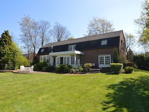 Exterior - Very Spacious Country House With Outdoor Swimming Pool, Terrace and Large Garden (Gastel)