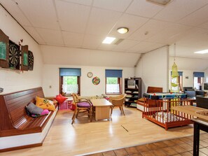 House | Game room - Farmhouse in Holwerd Near the Sea (Holwerd)