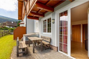 Garden - Welcoming Apartment in Sankt Margarethen im Lungau near Ski Area (Sankt Margarethen im Lungau)