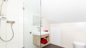 Shower, towels - Luxurious Apartment in Kaltenbach of Zillertal Near Ski Area (Kaltenbach)