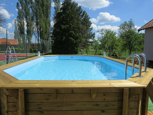 Modern Holiday Home With Swimming Pool, Jacuzzi and Tennis Court!