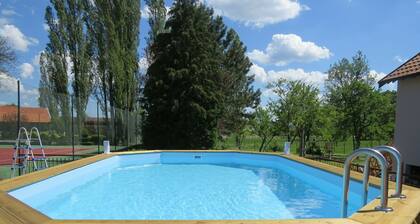 Modern Holiday Home With Swimming Pool, Jacuzzi and Tennis Court!