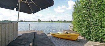 Stylish Bungalow With Gorgeous Location on Reeuwijk Lake
